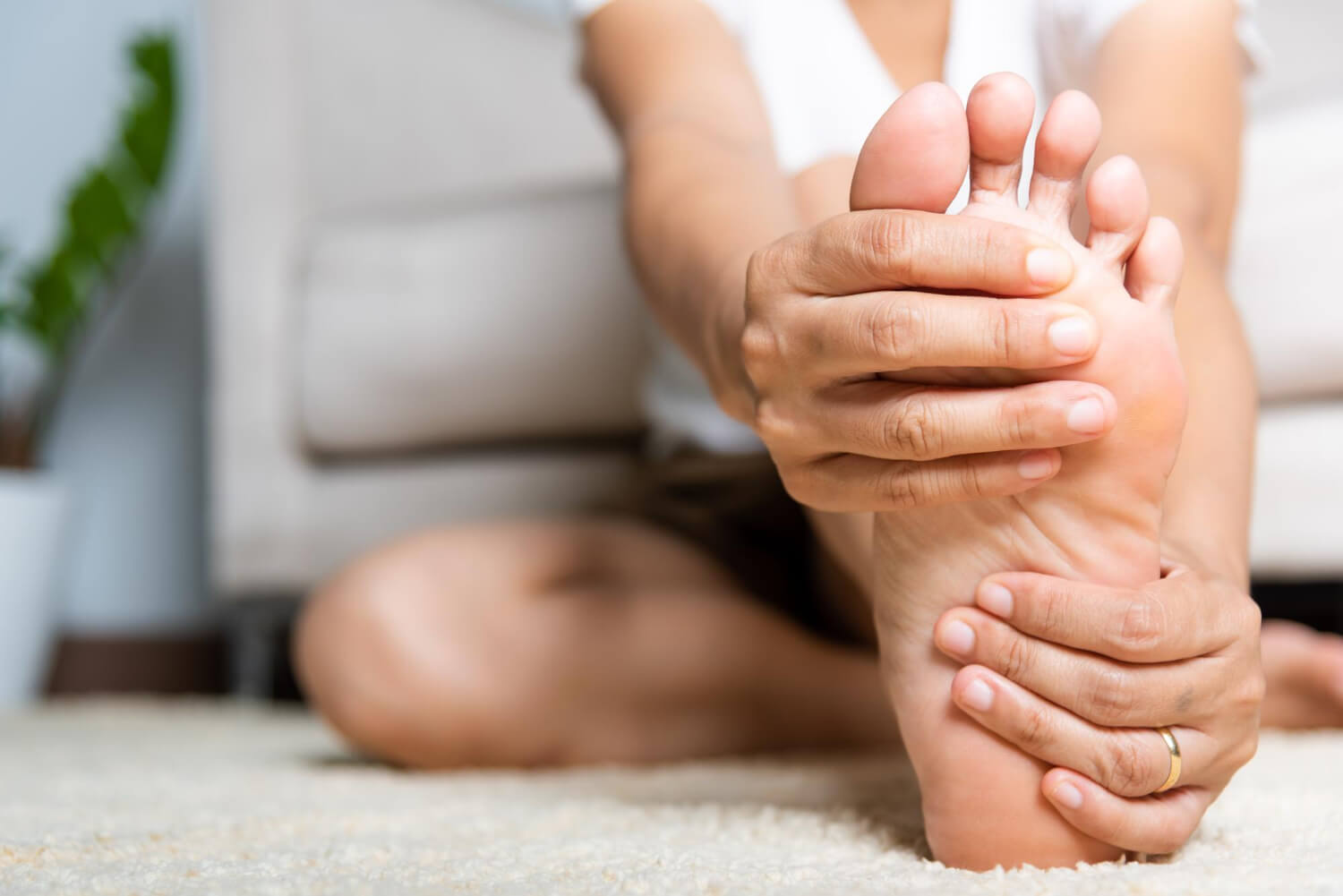 Texto alternativo Tratamiento para neuroma de Morton y espolón calcáneo en FisioSpace Génova, con enfoque en aliviar el dolor y mejorar la funcionalidad del pie Aprende cómo describir el propósito de la imagen(abre en una nueva pestaña). Déjalo vacío si la imagen es puramente decorativa.Título Tratamiento para Neuroma de Morton y Espolón Calcáneo en FisioSpace Génova – Alivio del Dolor en los Pies Leyenda Descripción Imagen de un tratamiento especializado para el neuroma de Morton y espolón calcáneo en FisioSpace Génova. Estos tratamientos efectivos combinan técnicas avanzadas de fisioterapia y terapias manuales para aliviar el dolor en los pies y mejorar la movilidad