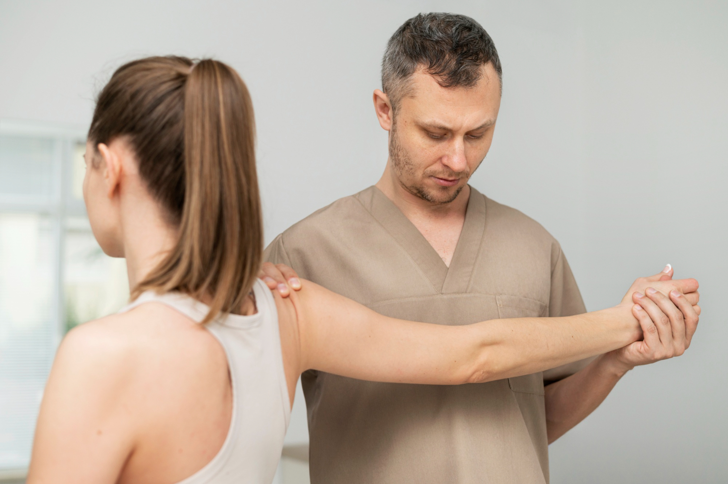 Estiramiento para Aliviar la Tendinitis de Hombro